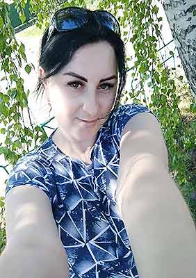 Open lady Ekaterina from Severodonetsk (Ukraine), 37 yo, hair color black