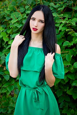 Educated bride Lyubov' from Alchevsk (Ukraine), 28 yo, hair color brunette