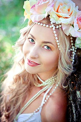 Jolly lady Yuliya from Evpatoria (Ukraine), 38 yo, hair color light brown
