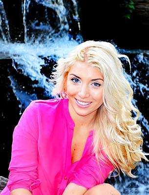 Gentle girl Yuliya from Donetsk (Ukraine), 33 yo, hair color blonde