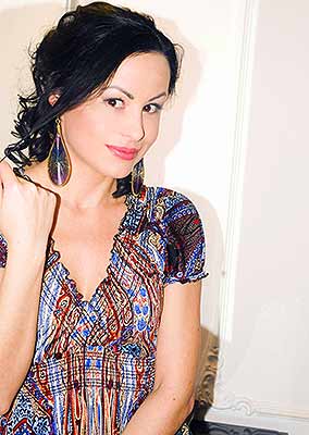 Fragile woman Yuliya from Donetsk (Ukraine), 41 yo, hair color black