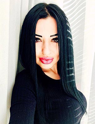 Feminine woman Yuliya from Vinnitsa (Ukraine), 38 yo, hair color black