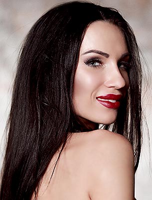 Energetic lady Aleksandra from Kiev (Ukraine), 35 yo, hair color brunette