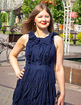 Honest wife Liliya from Zaporozhye (Ukraine), 34 yo, hair color peroxide blonde