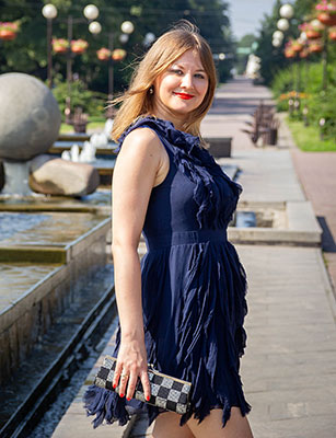 Honest wife Liliya from Zaporozhye (Ukraine), 36 yo, hair color peroxide blonde