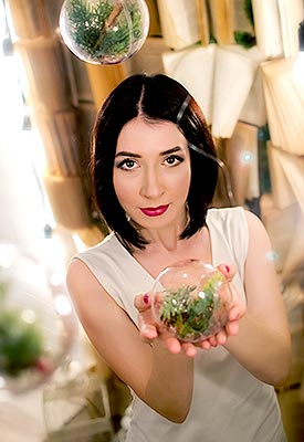 Sensual woman Marina from Odessa (Ukraine), 32 yo, hair color chestnut