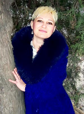 Calm bride Larisa from Kerch (Russia), 48 yo, hair color peroxide blonde