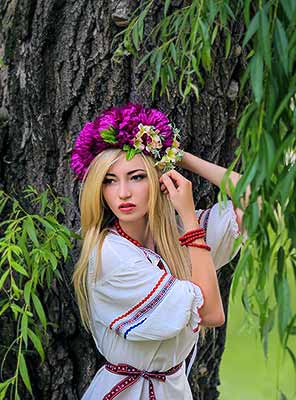 Calm bride Anna from Kharkov (Ukraine), 35 yo, hair color blonde