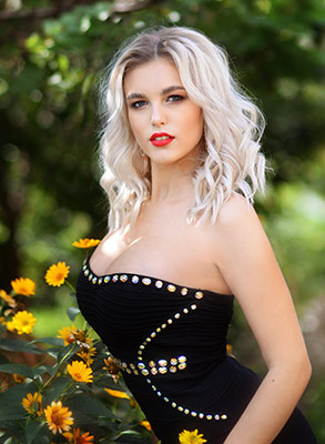 Delicate bride Aleksandra from Kharkov (Ukraine), 23 yo, hair color blonde