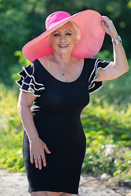Alone bride Lyudmila from Kharkov (Ukraine), 75 yo, hair color peroxide blonde