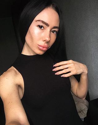 Active woman Elena from Kharkov (Ukraine), 32 yo, hair color brunette