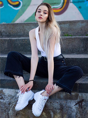 Sensual bride Polina from Kiev (Ukraine), 21 yo, hair color blonde