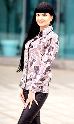 Spicy lady Anna from Kharkov (Ukraine), 35 yo, hair color black