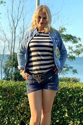 Stylish lady Elena from Kharkov (Ukraine), 32 yo, hair color blonde