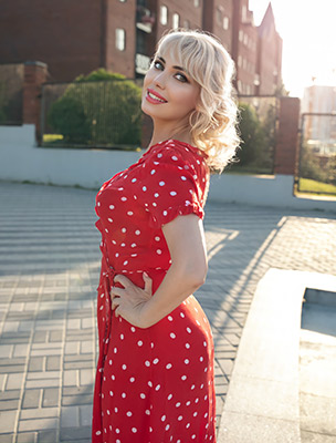 Hospitable lady Liliya from Dnipro (Ukraine), 47 yo, hair color blonde