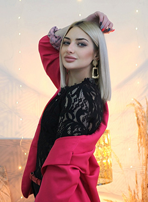 Punctual woman Mal'vina from Zaporozhye (Ukraine), 32 yo, hair color blonde