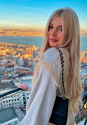 Young wife Anna from Kiev (Ukraine), 29 yo, hair color blonde