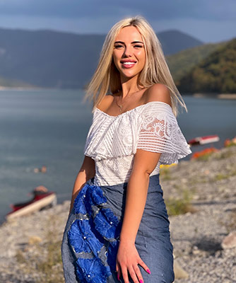 Easytempered girl Anna from Poltava (Ukraine), 25 yo, hair color blonde