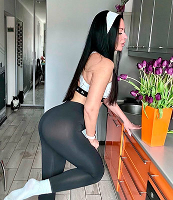 Kind lady Galina from Dusseldorf (Germany), 33 yo, hair color brunette