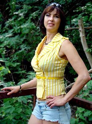 Diplomatic lady Yuliya from Kharkov (Ukraine), 56 yo, hair color brown-haired