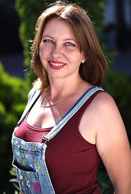Romantic bride Svetlana from Kherson (Ukraine), 49 yo, hair color brown-haired