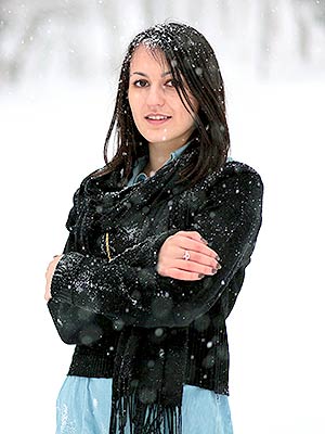 Tender girl Viktoriya from Khmelnitsky (Ukraine), 31 yo, hair color brunette