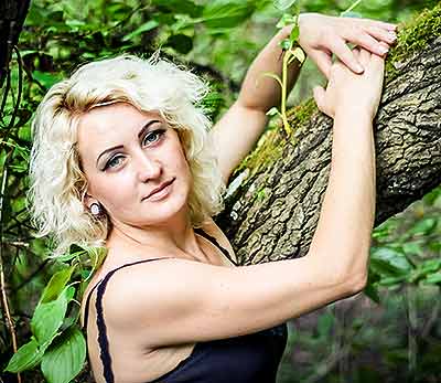 Amiable lady Alla from Khmelnik (Ukraine), 40 yo, hair color peroxide blonde
