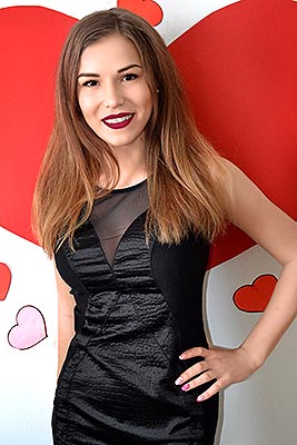 Communicative bride Yana from Khmelnitsky (Ukraine), 26 yo, hair color brunette