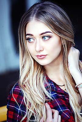Beautiful woman Viktoriya from Khmelnitsky (Ukraine), 32 yo, hair color blonde