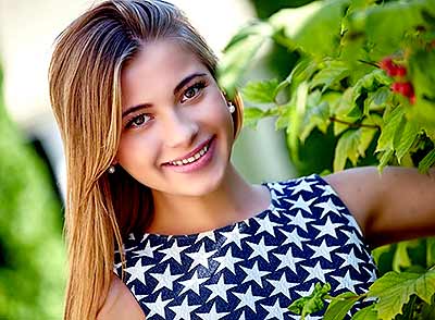 Happy woman Irina from Kiev (Ukraine), 34 yo, hair color light brown