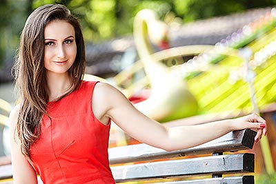Goal oriented woman Elena from Khmelnitsky (Ukraine), 37 yo, hair color brown-haired