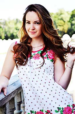 Creative lady Aleksandra from Khmelnitsky (Ukraine), 33 yo, hair color brunette