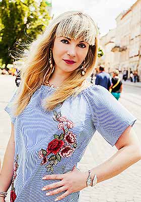 Enthusiastic lady Natal'ya from Lvov (Ukraine), 46 yo, hair color blonde