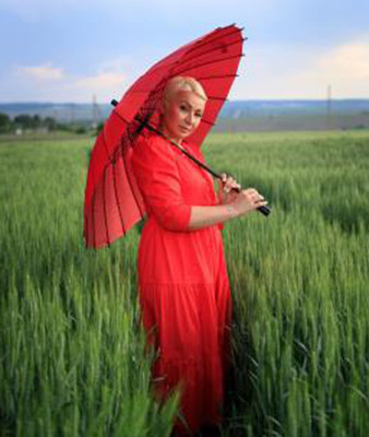 Devoted woman Olesya from Khmelnitsky (Ukraine), 51 yo, hair color blonde