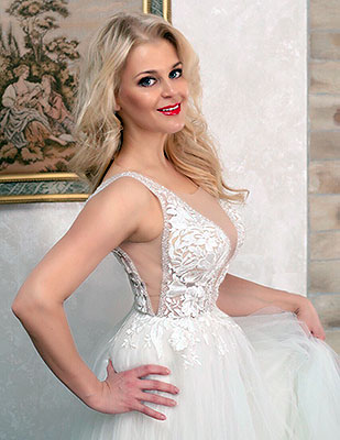 Attentive lady Antonina from Vinnitsa (Ukraine), 47 yo, hair color blonde