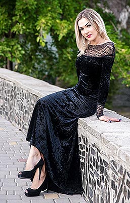 Open woman Oksana from Odessa (Ukraine), 36 yo, hair color blonde