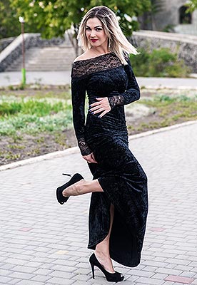 Open woman Oksana from Odessa (Ukraine), 36 yo, hair color blonde