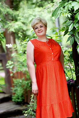 Dynamic woman Anna from Khmelnitsky (Ukraine), 37 yo, hair color blonde