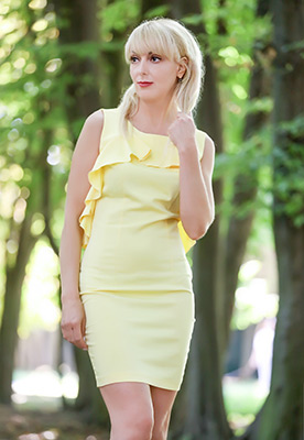 Communicative wife Viktoriya from Khmelnitsky (Ukraine), 44 yo, hair color peroxide blonde