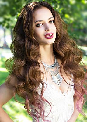 Manysided bride Karina from Kiev (Ukraine), 33 yo, hair color brown-haired