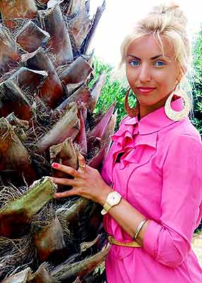 Selfsufficient bride Yana from Kiev (Ukraine), 35 yo, hair color blonde