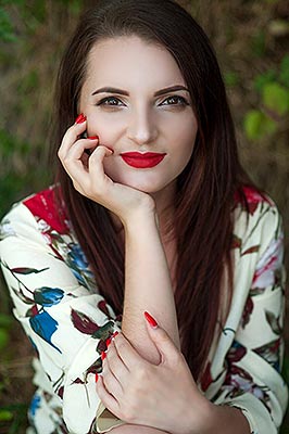 Kind bride Yuliya from Vishnevoe (Ukraine), 33 yo, hair color black