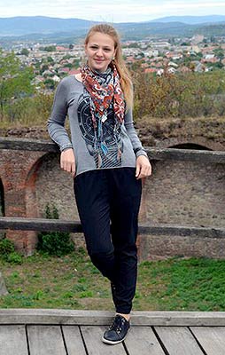 Strong bride Nelya from Kiev (Ukraine), 28 yo, hair color brown