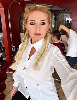 Stylish woman Elena from Kiev (Ukraine), 53 yo, hair color blonde