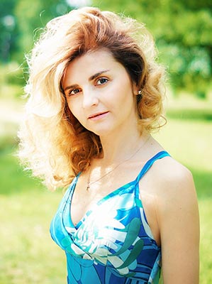 Rational lady Viktoriya from Kiev (Ukraine), 45 yo, hair color light brown