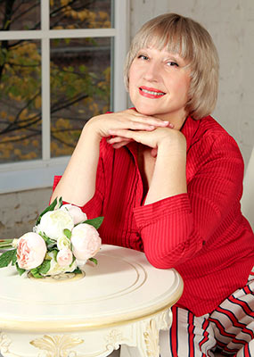 Cheerful bride Elena from Kropyvnytskyi (Ukraine), 60 yo, hair color blonde