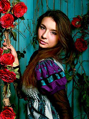 Cheerful bride Alena from Irpen (Ukraine), 27 yo, hair color brown-haired
