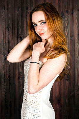 Serious woman Ol'ga from Kiev (Ukraine), 35 yo, hair color red-haired