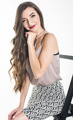 Cute bride Evgeniya from Kiev (Ukraine), 29 yo, hair color chestnut