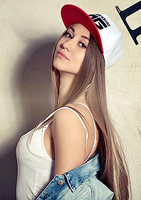 Creative girl Anjelika from Kiev (Ukraine), 27 yo, hair color dark brown